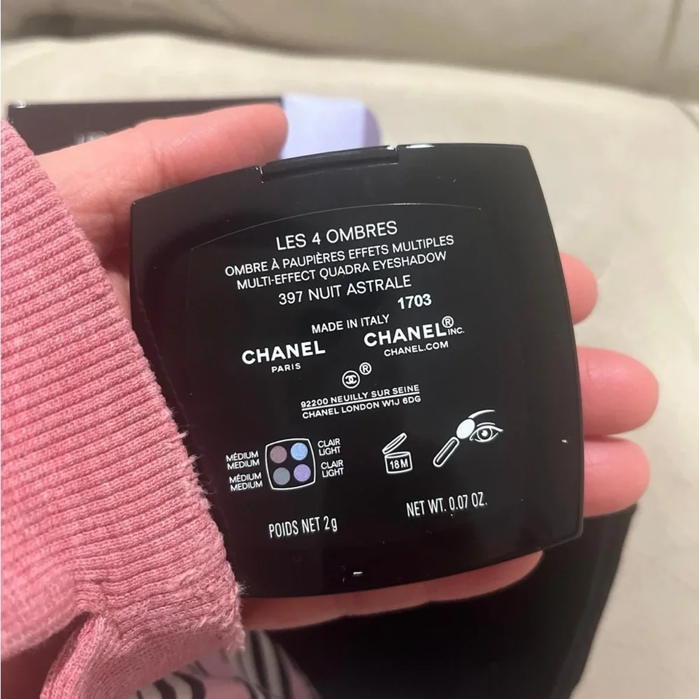 CHANEL elegant eyeshadow